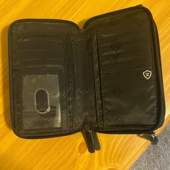 Vera Bradley Black Wallet/Wristlet - Picture 3 of 6